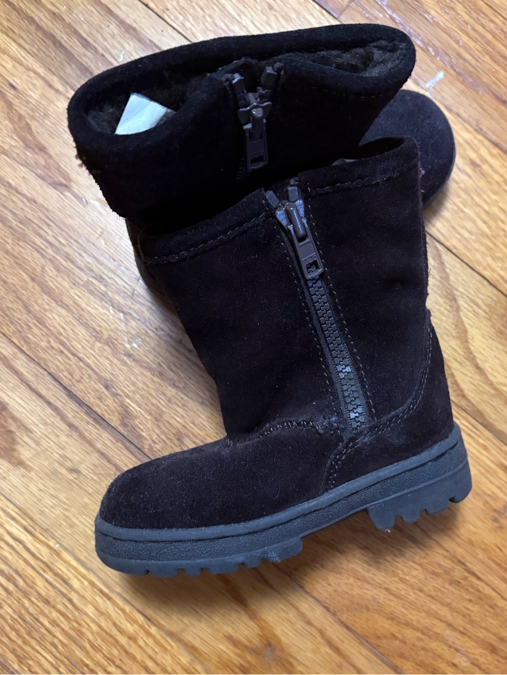 Kids fuzzy lined boots